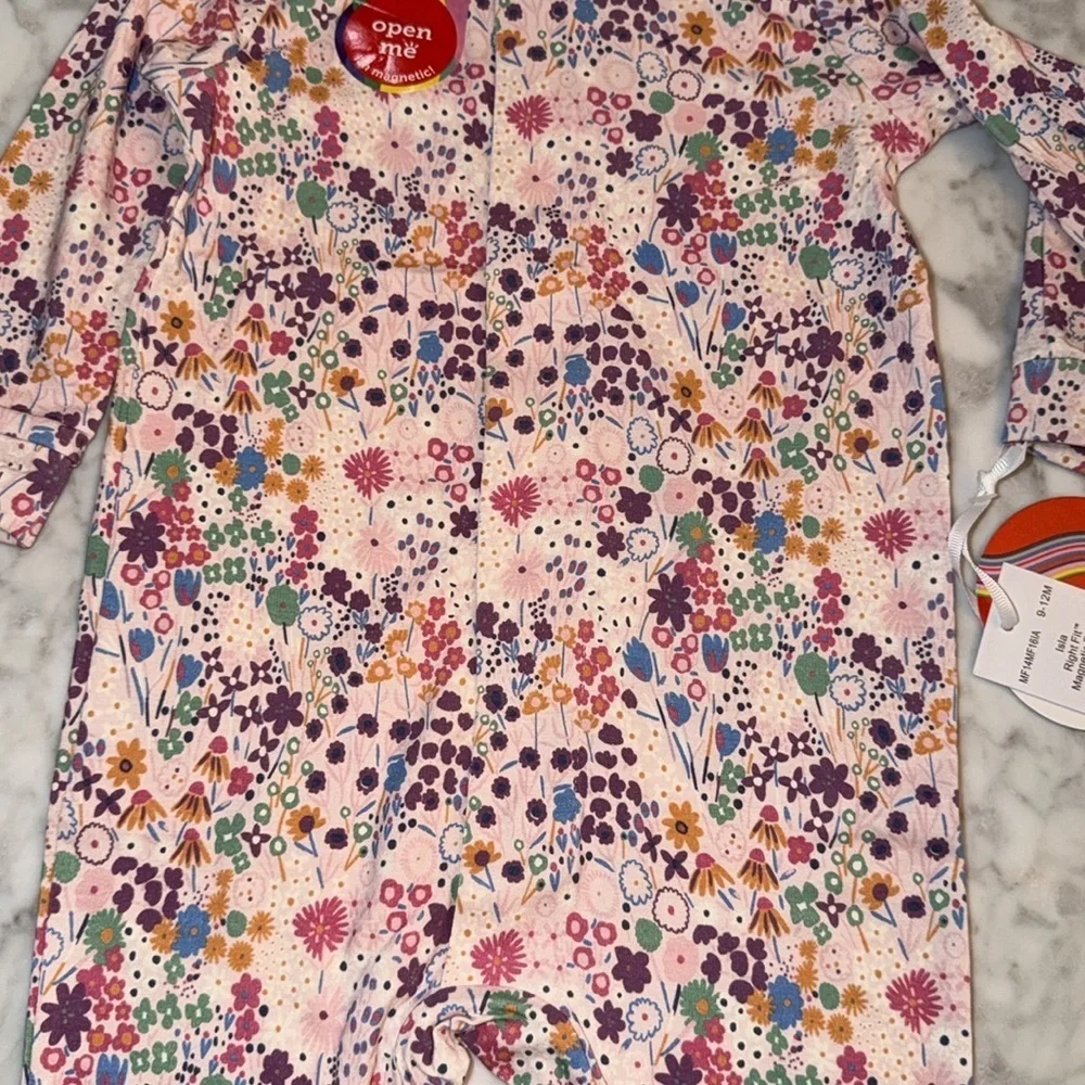 NWT MAGNETIC ME FLORAL RIGHT FIT FOOTIE 9/12M